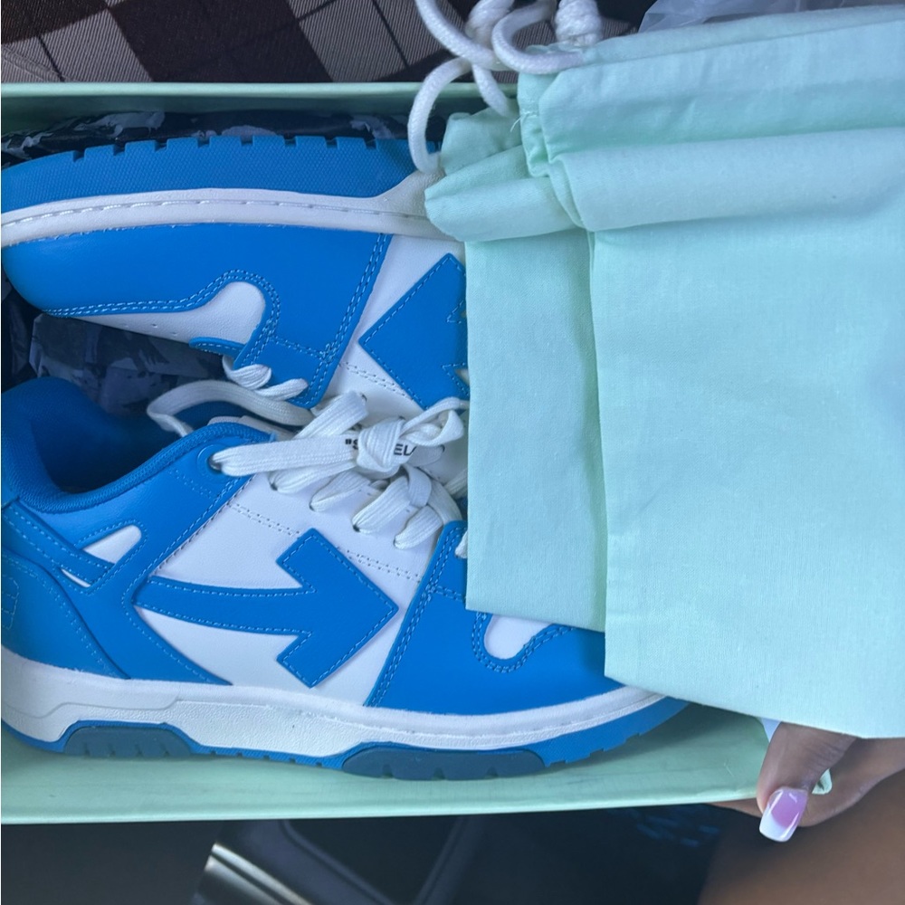 Off whites , blue&white only worn once in good quality